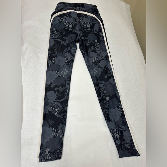 Splits59 Sydney graphite floral leggings 🌼 - Picture 6 of 8